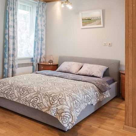 Cozy One Room Apartment With Yard Juodkrantė Esterno foto