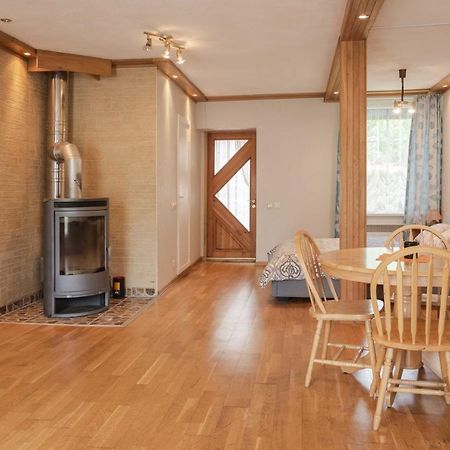 Cozy One Room Apartment With Yard Juodkrantė Esterno foto