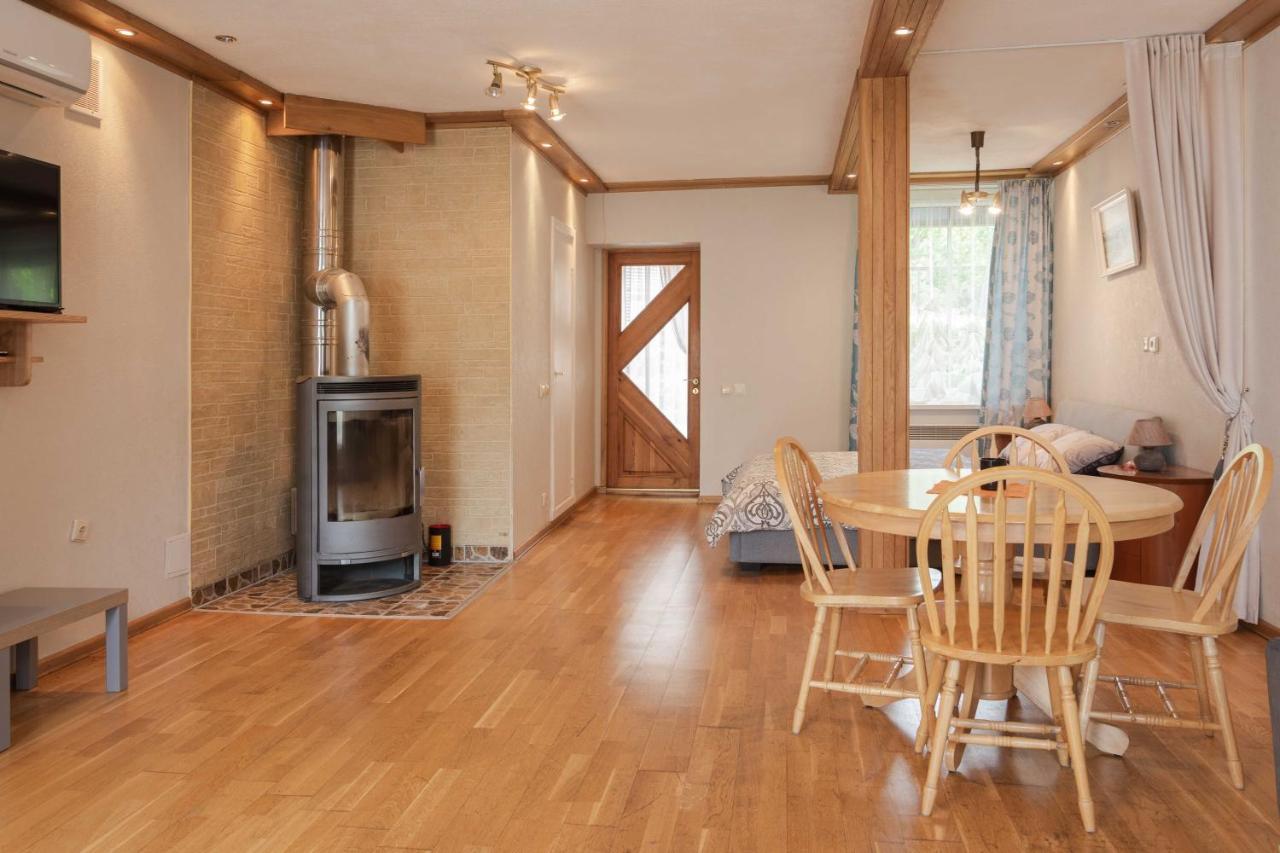 Cozy One Room Apartment With Yard Juodkrantė Esterno foto