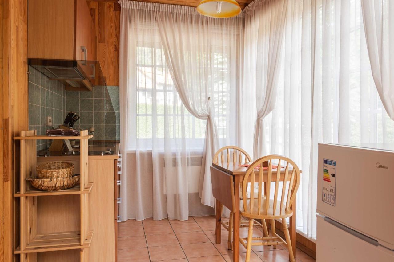 Cozy One Room Apartment With Yard Juodkrantė Esterno foto